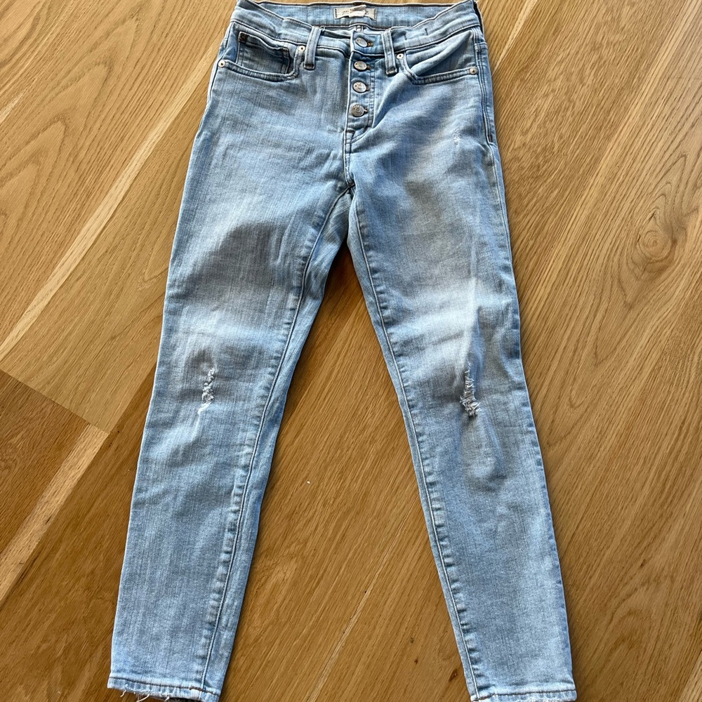 Madewell 9” high rise skinny jeans in light wash.  Size 25